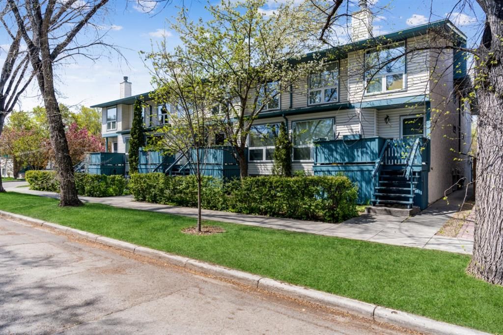 Main Photo: 4 205 12 Street NW in Calgary: Hillhurst Row/Townhouse for sale : MLS®# A1221859
