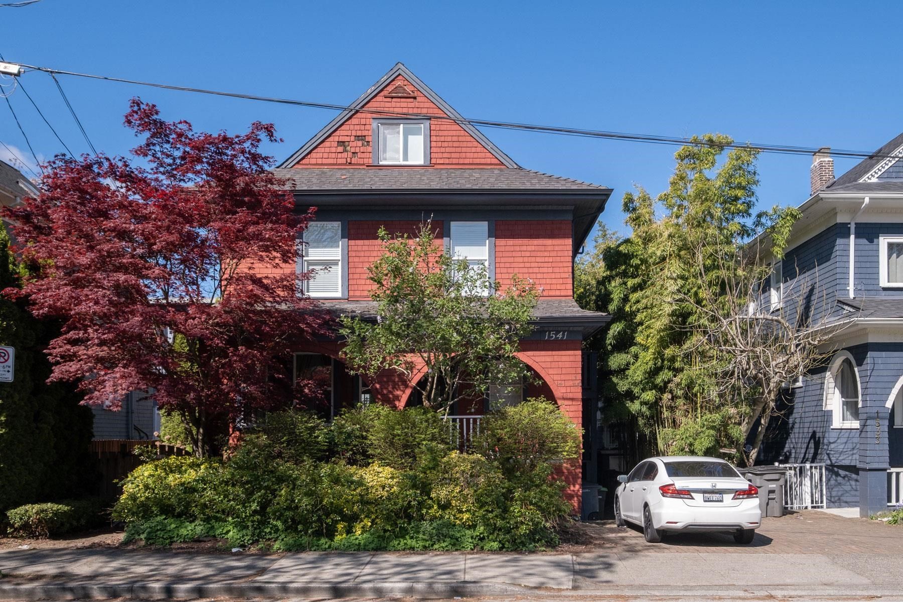 Main Photo: 1541 MAPLE Street in Vancouver: Kitsilano House for sale (Vancouver West)  : MLS®# R2873844