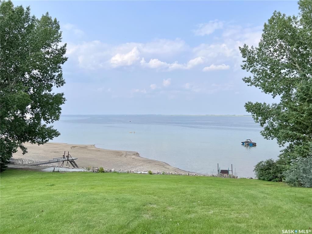 Main Photo: 25 Lakeside Crescent in Coteau Beach: Residential for sale : MLS®# SK938787