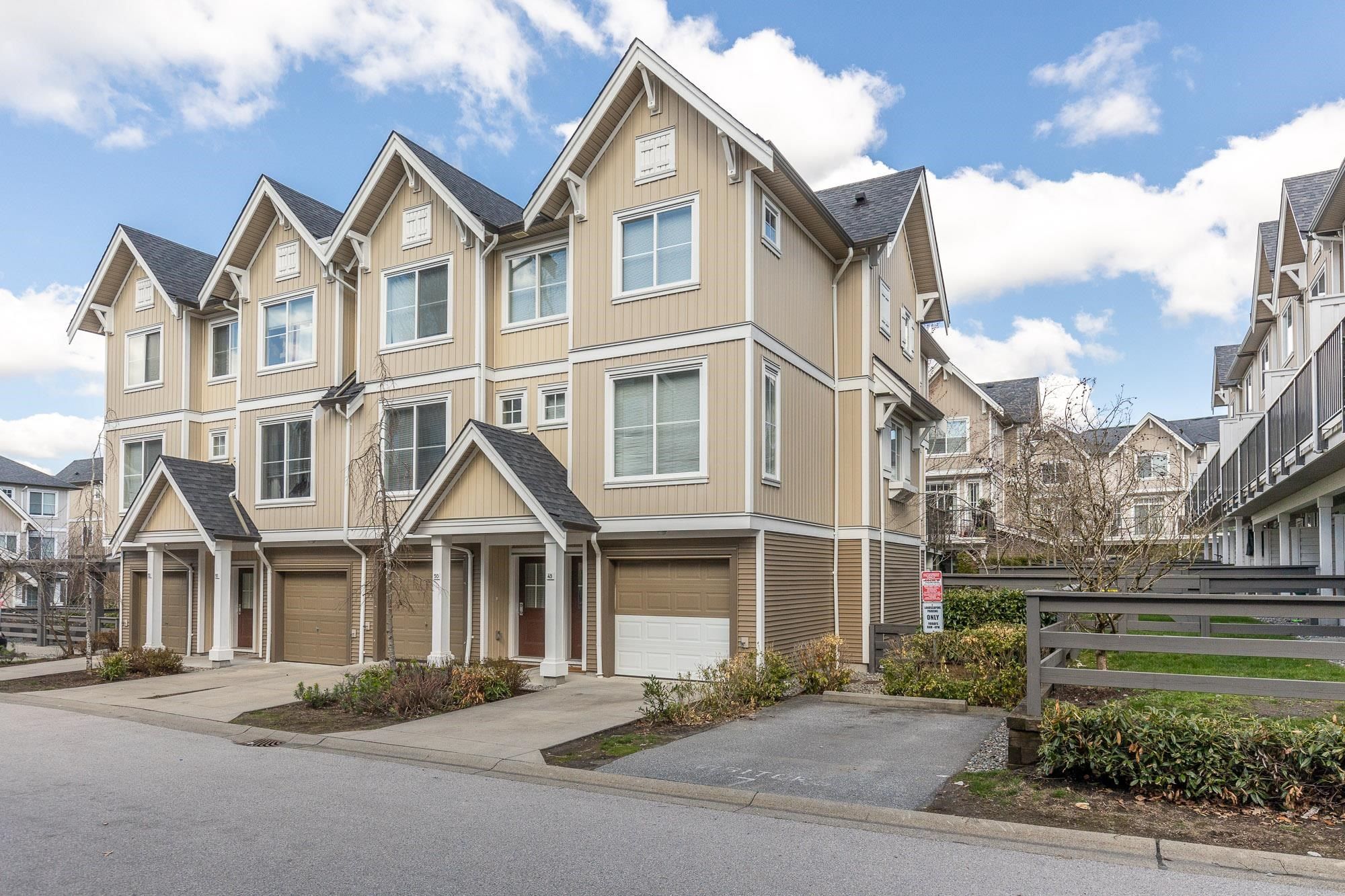 Main Photo: 49 31032 WESTRIDGE Place in Abbotsford: Abbotsford West Townhouse for sale in "WESTERLEIGH" : MLS®# R2767985