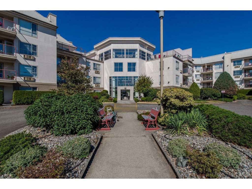Main Photo: 406 2626 COUNTESS Street in Abbotsford: Abbotsford West Condo for sale in "The Wedgewood" : MLS®# R2221991