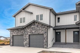 Photo 1: 69 Rosebrook Trail in Steinbach: R16 Residential for sale : MLS®# 202325538