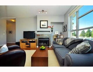 Photo 2: 512 2655 CRANBERRY Drive in Vancouver: Kitsilano Condo for sale in "New Yorker" (Vancouver West)  : MLS®# V787040