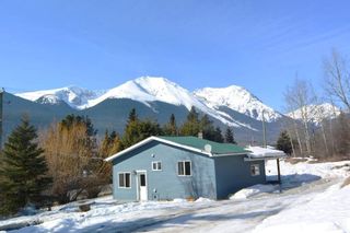 Photo 1: 4940 W 16 Highway in Smithers: Smithers - Rural House for sale (Smithers And Area (Zone 54))  : MLS®# R2446246