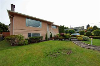 Photo 3: 5110 BUXTON Street in Burnaby: Forest Glen BS House for sale (Burnaby South)  : MLS®# R2074690