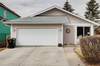Photo 2: 80 Woodfield Crescent SW in Calgary: Woodbine Detached for sale : MLS®# A2042416