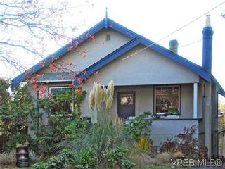 Photo 1: 322 Irving Rd in VICTORIA: Vi Fairfield East House for sale (Victoria)  : MLS®# 589580
