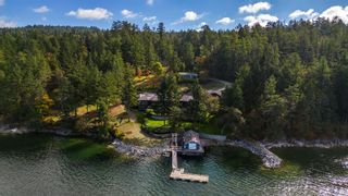 Main Photo: 8440 Lawrence Rd in Central Saanich: CS Inlet House for sale : MLS®# 946472