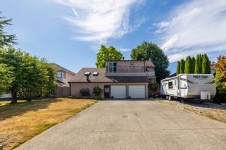 Photo 3: 18668 56A Avenue in Surrey: Cloverdale BC House for sale (Cloverdale)  : MLS®# R2719775