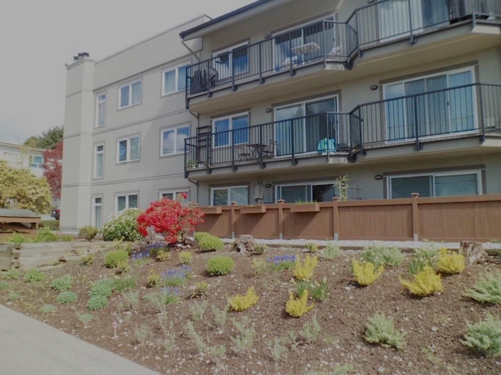 Main Photo: 105 620 BLACKFORD STREET in New Westminster: Uptown NW Condo for sale : MLS®# R2209879