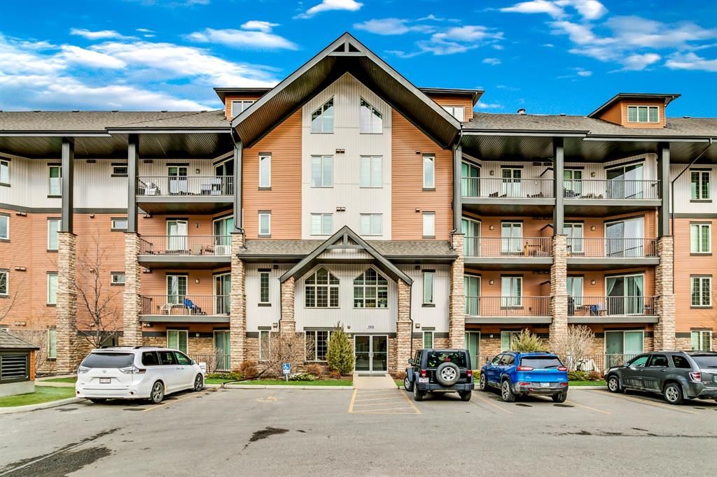 Main Photo: 2406 15 Sunset Square: Cochrane Apartment for sale : MLS®# A1193961
