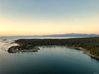 Photo 4: 8125 Anderson Dr in Hornby Island: Isl Hornby Island House for sale (Islands)  : MLS®# 931512