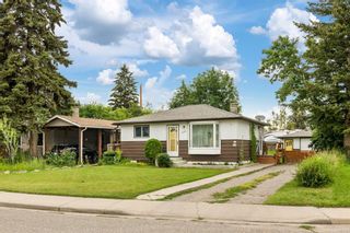 Photo 1: 6308 30 Avenue NW in Calgary: Bowness Detached for sale : MLS®# A1243150