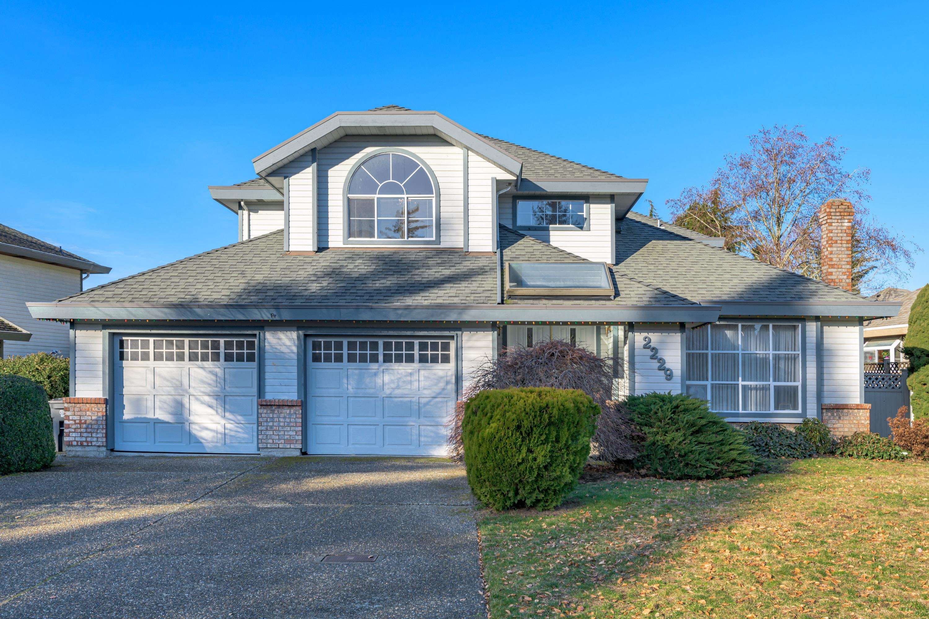 Main Photo: 2229 150 Street in Surrey: Sunnyside Park Surrey House for sale (South Surrey White Rock)  : MLS®# R2650102