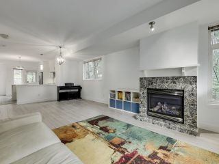 Photo 4: 104 2000 PANORAMA Drive in Port Moody: Heritage Woods PM Townhouse for sale in "Mountain's Edge" : MLS®# R2658108