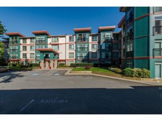 Photo 3: 411 33485 SOUTH FRASER Way in Abbotsford: Central Abbotsford Condo for sale in "Citadel Ridge" : MLS®# R2565368