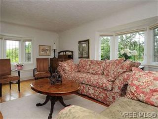Photo 2: 1990 Cromwell Rd in VICTORIA: SE Mt Tolmie House for sale (Saanich East)  : MLS®# 568537