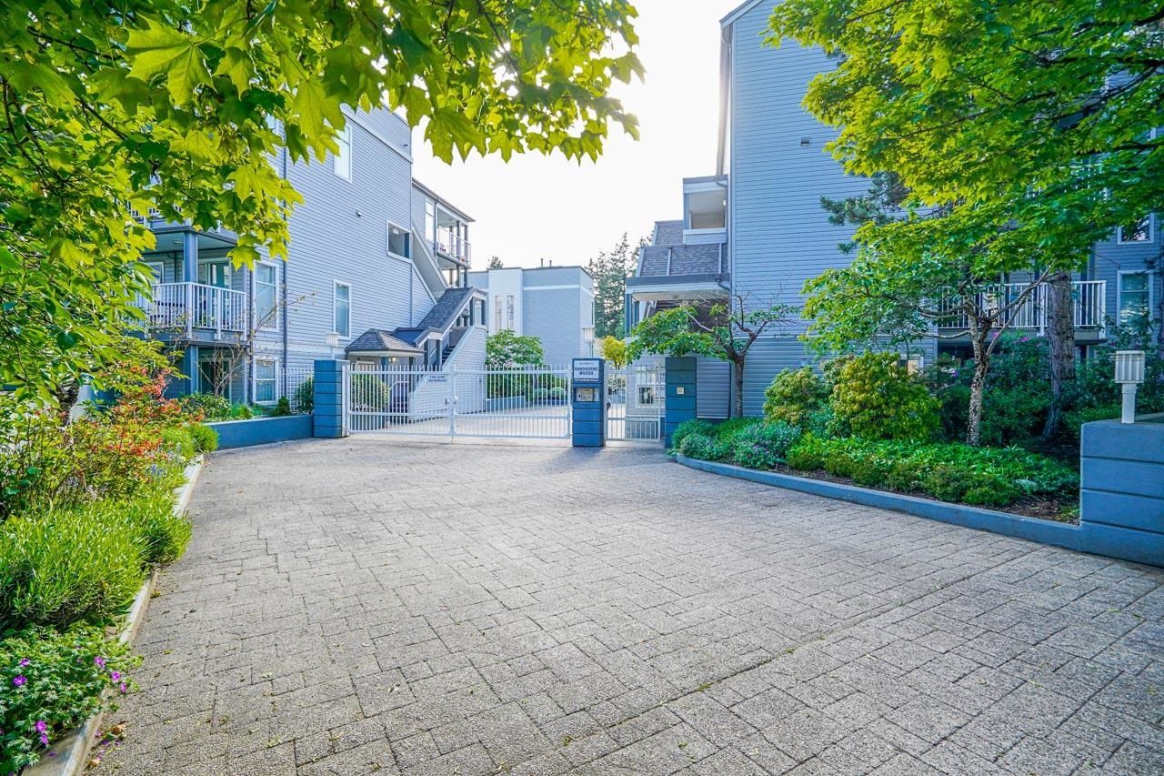 Main Photo: 42 7345 SANDBORNE Avenue in Burnaby: South Slope Townhouse for sale in "SANDBORNE WOODS" (Burnaby South)  : MLS®# R2728782