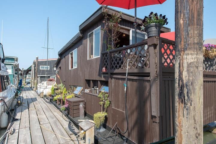 Main Photo: 8E3 - 8191 RIVER Road in Richmond: West Cambie House for sale in "RICHMOND MARINA" : MLS®# R2833249