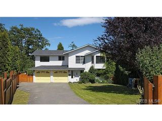 Photo 1: 1270 Lidgate Crt in VICTORIA: SW Strawberry Vale House for sale (Saanich West)  : MLS®# 643808