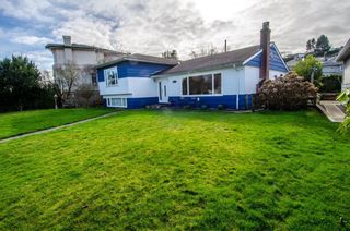 Photo 2: 4463 HAGGART Street in Vancouver: Quilchena House for sale (Vancouver West)  : MLS®# R2774454