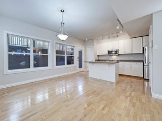 Photo 12: 302 Garrison Square SW in Calgary: Garrison Woods Row/Townhouse for sale : MLS®# C4225939