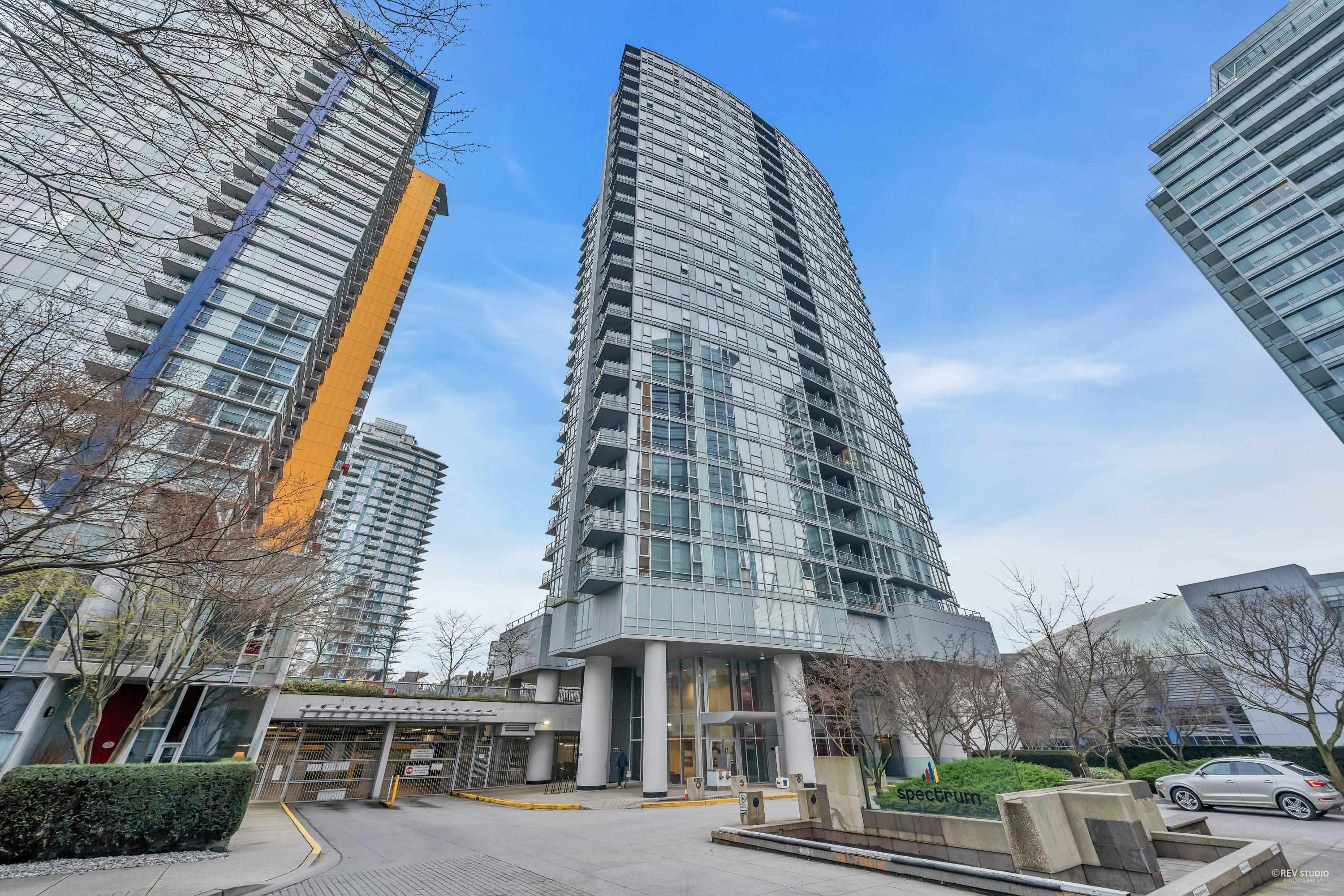 Main Photo: 803 131 REGIMENT Square in Vancouver: Downtown VW Condo for sale (Vancouver West)  : MLS®# R2706437