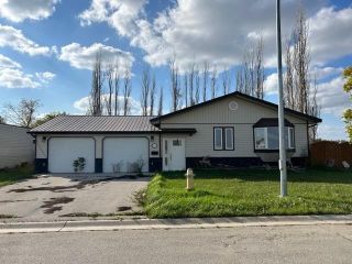 Photo 2: 702 WILLOW BAY Bay in Portage La Prairie: Northeast - North of the Tracks Residential for sale (P07 - NE - North of Tracks)  : MLS®# 202402728