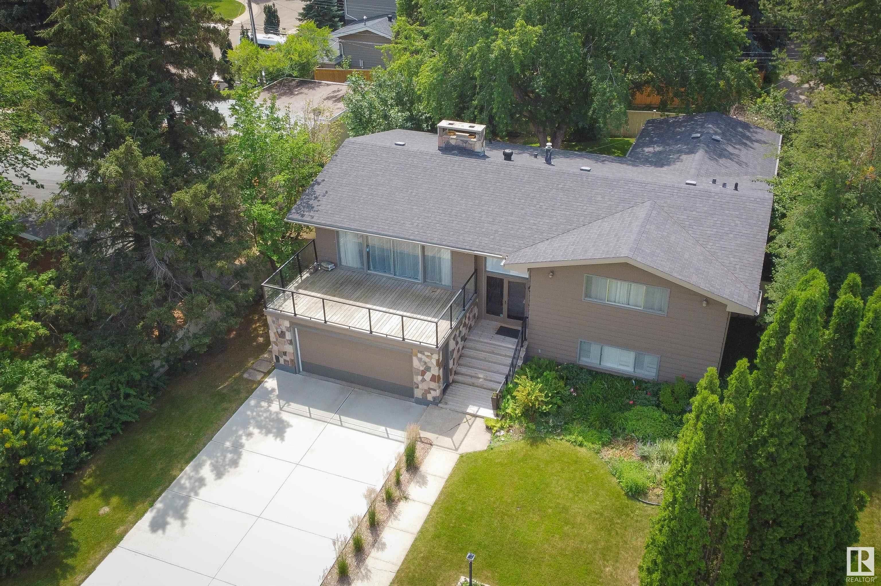 Main Photo: 58 VALLEYVIEW Crescent in Edmonton: Zone 10 House for sale : MLS®# E4323899