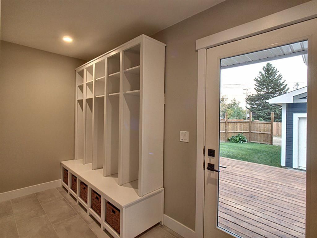 Photo 11: Photos: 30 Westwood Drive SW in Calgary: Westgate Detached for sale : MLS®# A1039725