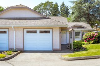 Photo 1: 16 4120 Interurban Rd in Saanich: SW Strawberry Vale Row/Townhouse for sale (Saanich West)  : MLS®# 932831