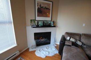 Photo 8: 404 509 CARNARVON Street in New Westminster: Downtown NW Condo for sale in "HILLSIDE PLACE" : MLS®# R2226244