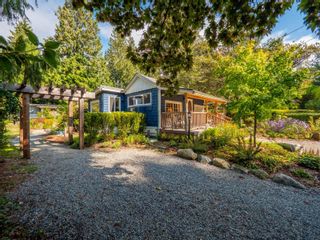 Photo 3: 3600 BEACH Avenue: Roberts Creek House for sale (Sunshine Coast)  : MLS®# R2691419