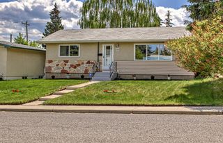 Photo 2: 911 104 Avenue SW in Calgary: Southwood Detached for sale : MLS®# A2054018
