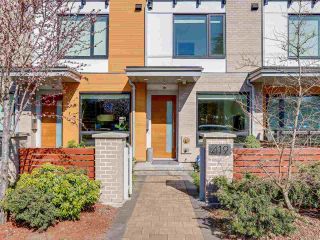 Photo 2: 419 E 6TH Avenue in Vancouver: Mount Pleasant VE Townhouse for sale in "6TH & GUELPH" (Vancouver East)  : MLS®# R2446729