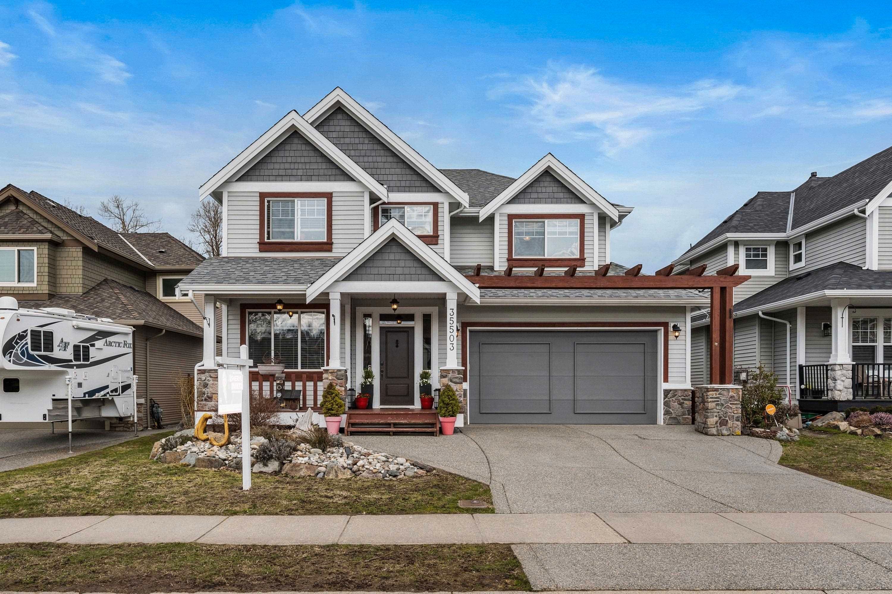Main Photo: 35503 ANGUS Crescent in Abbotsford: Abbotsford East House for sale : MLS®# R2760390