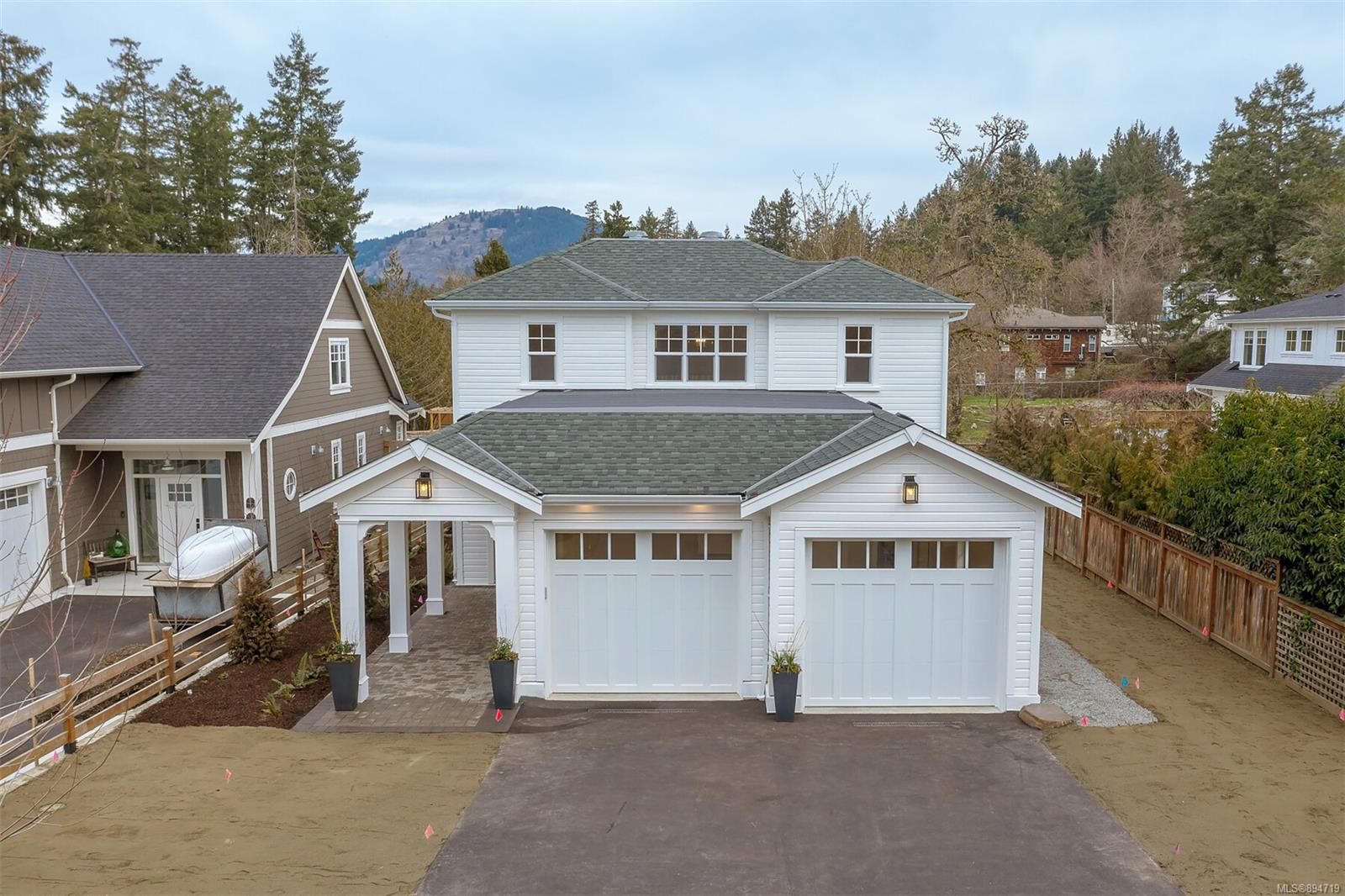 Main Photo: 654 Birch Rd in North Saanich: NS Deep Cove House for sale : MLS®# 894719
