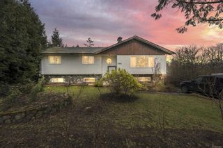 Photo 3: 940 Violet Ave in Saanich: SW Marigold House for sale (Saanich West)  : MLS®# 896985