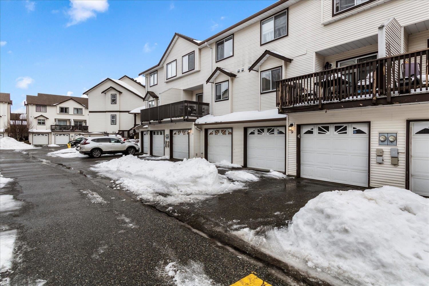 Main Photo: 8 45740 THOMAS Road in Chilliwack: Vedder Crossing Townhouse for sale in "RIVER WYND" (Sardis)  : MLS®# R2843108