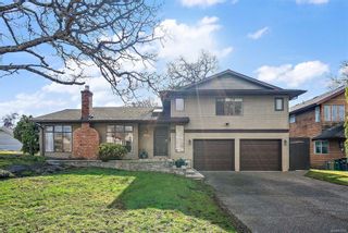 Photo 1: 4008 Hopesmore Dr in Saanich: SE Mt Doug House for sale (Saanich East)  : MLS®# 958127