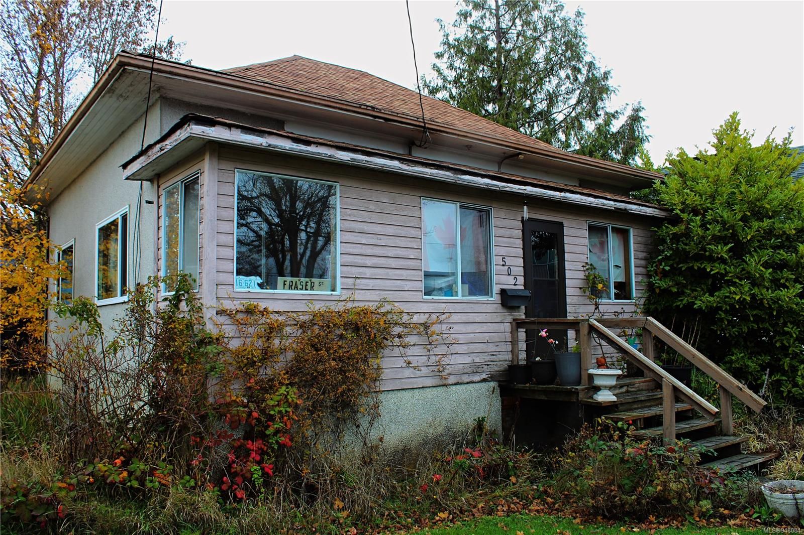 Main Photo: 502 Fraser St in Esquimalt: Es Saxe Point House for sale : MLS®# 948084