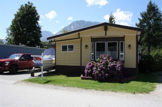 Photo 1: 6 40157 GOVERNMENT Road in Squamish: Garibaldi Estates Manufactured Home for sale in "SPIRAL TRAILER COURT" : MLS®# R2095975