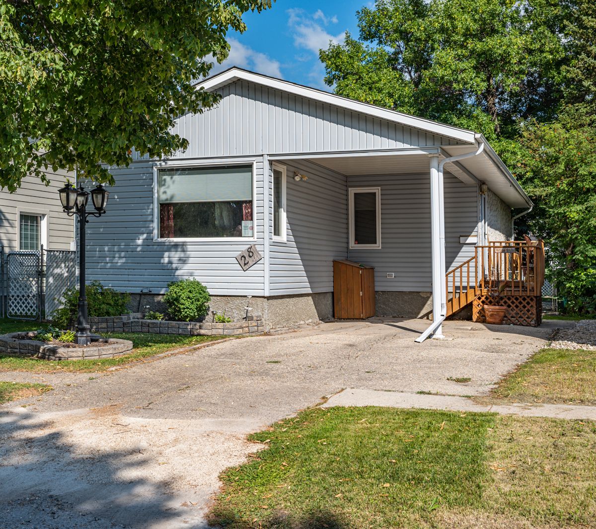 Main Photo: 28 5th St NW in Portage la Prairie: House for sale : MLS®# 202220062