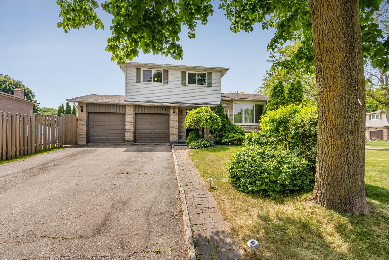 Main Photo: 71 Grath Cres in Whitby: Freehold for sale : MLS®# E4790699