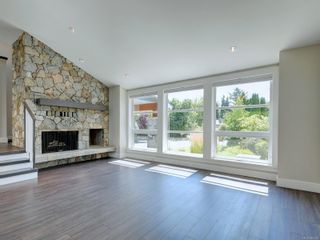 Photo 2: 3182 Wessex Close in Oak Bay: OB Henderson House for sale : MLS®# 883456