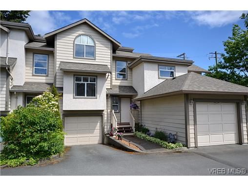 Main Photo: 102 710 Massie Dr in VICTORIA: La Langford Proper Row/Townhouse for sale (Langford)  : MLS®# 610225