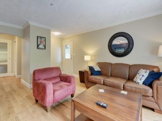Photo 5: 4 127 Aldersmith Pl in View Royal: VR Glentana Row/Townhouse for sale : MLS®# 907347
