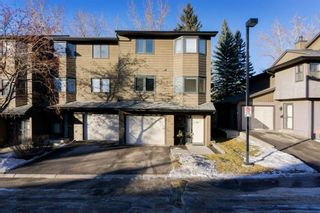 Main Photo: 42 23 Glamis Drive SW in Calgary: Glamorgan Row/Townhouse for sale : MLS®# A1174679