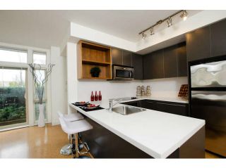 Photo 9: 218 East 12th Street in Vancouver: Mount Pleasant VE Townhouse for sale (Vancouver East)  : MLS®# V1054641