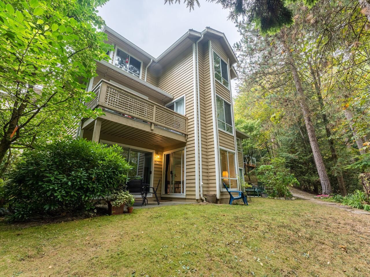 Main Photo: 34 9000 ASH GROVE Crescent in Burnaby: Forest Hills BN Townhouse for sale in "ASHBROOK PLACE" (Burnaby North)  : MLS®# R2733829
